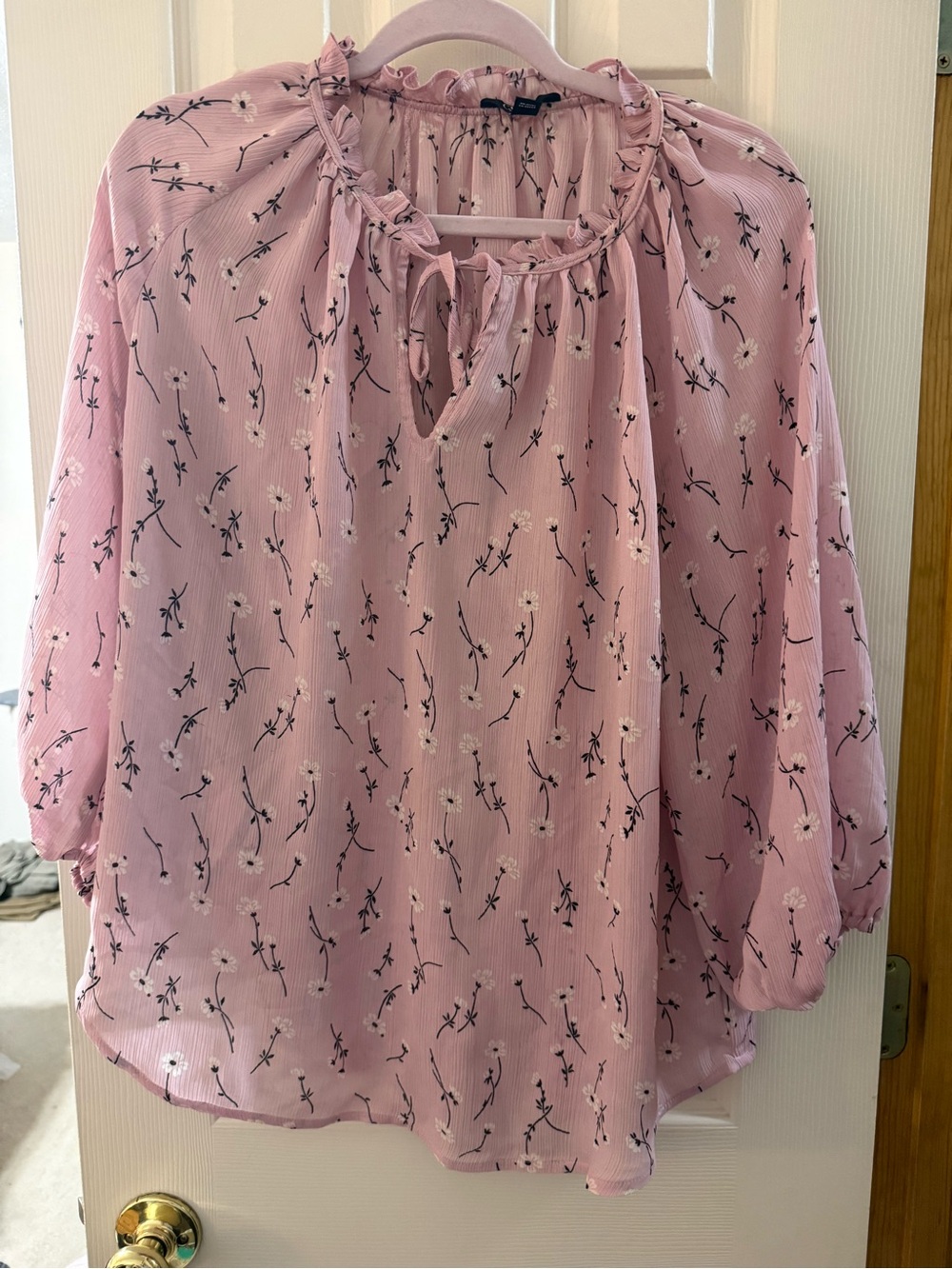 Chaps women’s Pink Floral Ruffle Neck Tie Blouse Large spring summer office
